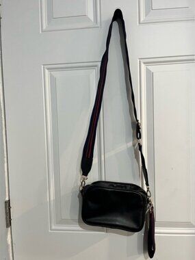 FOREVER 21 Black Crossbody Bag